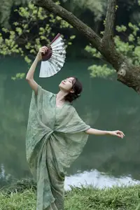 Xiao He's Ethereal Beauty by the Water: A Poetic Glimpse into YiTuYu Vol.8571's Traditional Charm-21
