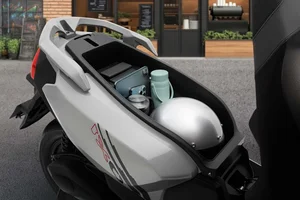 Discover the All-New GPX DX1 2026: The Stylish Urban Scooter Redefining City Commuting and Modern Design for the Next Generation of Riders.-5