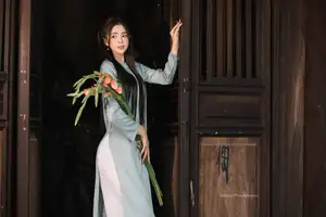 Elegant Ao Dai Beauty: Vietnamese Girl's Grace with Flowers in a Classic Setting-1