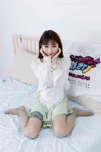 Chinese Model No.2323: Modern Hanfu Charm with Elegant Over-the-Knee Stockings & Flat Shoes-2