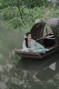 Wu Yue's Serene Classical Beauty in Traditional Attire - YiTuYu Vol.8711-9
