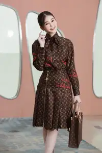 Pham Ngan Anh: Stylish Lecturer Captivates With Special Campus Rules-7