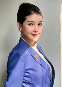 Pham Ngan Anh: Stylish Lecturer Captivates With Special Campus Rules-4