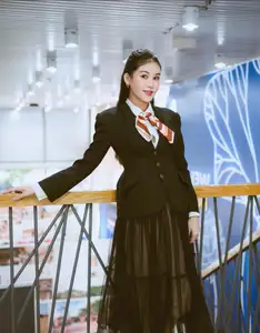 Pham Ngan Anh: Stylish Lecturer Captivates With Special Campus Rules-0