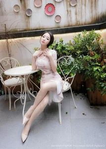 Timeless Elegance: Nan Zhi in Pink Cheongsam - XiuRen No.10671-8