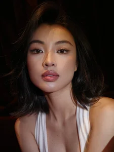 Radiant Beauty: Vietnamese Actress Lan Thy Celebrates Romantic Engagement to Her Conductor Boyfriend After Two Years of Love-7