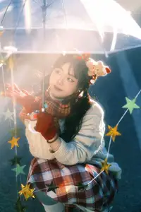 YiTuYu Vol.8588: Discover the Romantic Charm of a Festive Girl with Gifts-2