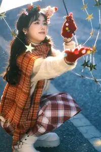 YiTuYu Vol.8588: Discover the Romantic Charm of a Festive Girl with Gifts-1