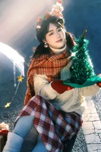 YiTuYu Vol.8588: Discover the Romantic Charm of a Festive Girl with Gifts-36