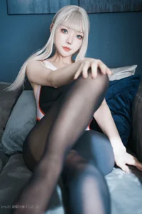 Sleek Silhouettes: The Minimalist Art of Kuro's Athletic Cosplay Aesthetic-3