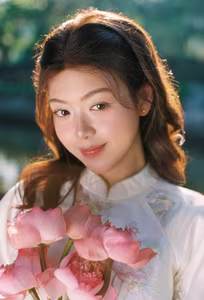 VGU No140 Explore the Graceful Vietnamese Beauty An Elegant Girl Amidst Ancient Architecture Traditional Charm That Captivates-11