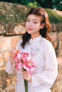 VGU No140 Explore the Graceful Vietnamese Beauty An Elegant Girl Amidst Ancient Architecture Traditional Charm That Captivates-1