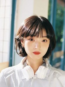 Adorable Girl with Blunt Bangs & Short Hair - Youthful & Charming Style Photo-1