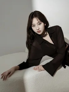 Elegant Portrait Photography by YiTuYu Art Language Vol.9235 Featuring Model Rou Rou – Stunning High-Resolution Aesthetic Gallery-11