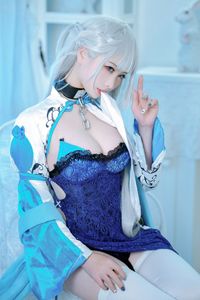 Coser embodies Azur Lane's Belfast in a stunning blue outfit - Exquisite Cosplay-4