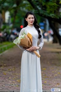 Elegant White Ao Dai: Graceful Vietnamese Girl's Beauty with a Pristine Floral Bouquet-13
