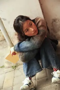 Yang Jia Xin: Pensive Beauty in YiTuYu Art Collection-22