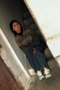 Yang Jia Xin: Pensive Beauty in YiTuYu Art Collection-21