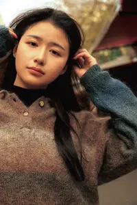 Yang Jia Xin: Pensive Beauty in YiTuYu Art Collection-4