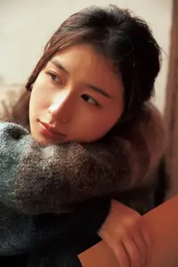 Yang Jia Xin: Pensive Beauty in YiTuYu Art Collection-0