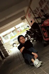 Yang Jia Xin: Pensive Beauty in YiTuYu Art Collection-26