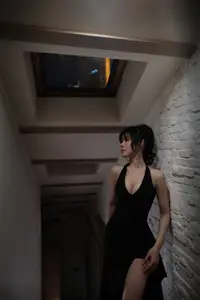 YiTuYu Vol.8830: Yuan Yuan Cheng – Elegant Allure Under Mysterious Light-0