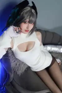 Coser Yamasaki Reina as Aknetz Holhaia Part01: Elegant Charm in a Unique Outfit-12