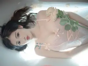 Coser Yi Mi Ba De Da Li Zi: Ethereal Allure in 'Longing Like a Bitter Sea' - A Captivating Scene-6