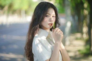 Stunning Portrait Photography of Xiao Wan in YiTuYu Art Language Vol.9292: Aesthetic School-Inspired Senior Sister Concept-0