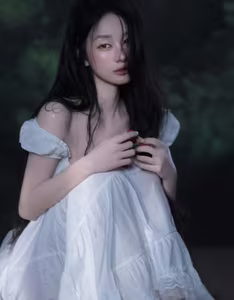 Jun Vu's New Photoshoot Goes Viral: Alluring Dewy Beauty with Cherry Tomatoes-7