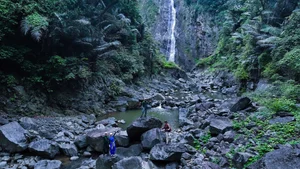 Conquering Hung Ngan Waterfall: A Hidden Gem in the Wild Forests of Quang Ngai-4