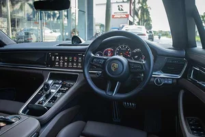 Stunning Porsche Panamera Turbo S in Deep Metallic Green: The Ultimate Blend of Luxury Performance and High-End Automotive Engineering-5