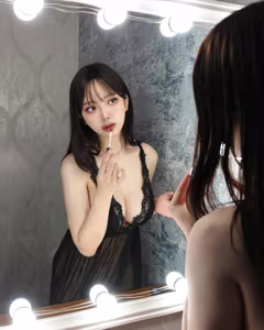 Japanese Hot Girl Wows Fans with Supermodel Figure & Captivating Urban Style-9