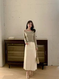 4 Essential White Fashion Pieces for a Chic, Youthful Summer Wardrobe: The Ultimate Minimalist Style Guide-2