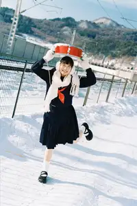 YiTuYu Vol.8663 Hu Jiao Hu Hu: JK Schoolgirl in Snow, Captivating Japanese Beauty-10