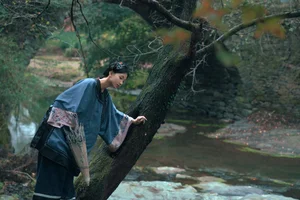 Elegant Aesthetic Portrait Photography: YiTuYu Art Language Vol.9347 Featuring Model Er Yi Zhi in a Cinematic Natural Setting-14