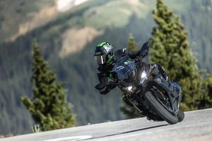 Conquer the horizon with the all-new Kawasaki Ninja 1100SX 2026 sport tourer-3