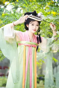 Graceful Hanfu Beauty with Dreamy Butterfly Kite - Zi Yu, YiTuYu Vol.8737-21