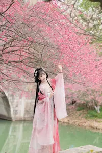 YiTuYu Vol.8759: Jiao Yi Zhi Sui Sui's Grace Amidst Blooming Plum Blossoms-4
