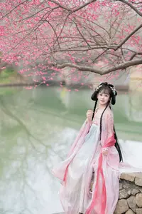 YiTuYu Vol.8759: Jiao Yi Zhi Sui Sui's Grace Amidst Blooming Plum Blossoms-16