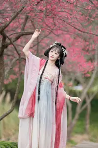 YiTuYu Vol.8759: Jiao Yi Zhi Sui Sui's Grace Amidst Blooming Plum Blossoms-10