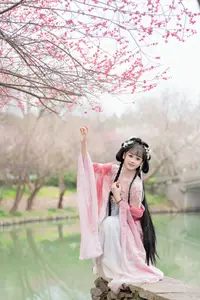 YiTuYu Vol.8759: Jiao Yi Zhi Sui Sui's Grace Amidst Blooming Plum Blossoms-17