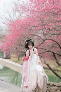 YiTuYu Vol.8759: Jiao Yi Zhi Sui Sui's Grace Amidst Blooming Plum Blossoms-23