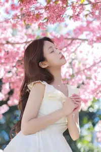 Captivating chickkii: A Vision of Spring Under Cherry Blossoms - YiTuYu Vol.8707-10