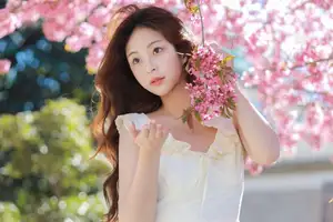 Captivating chickkii: A Vision of Spring Under Cherry Blossoms - YiTuYu Vol.8707-2