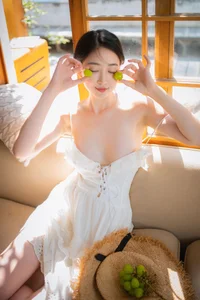 Enchanting Summer Story: Aesthetic Outdoor Portraits by Nian Nian - Dreamy Garden Photography and Light Airy Fashion Inspiration-0