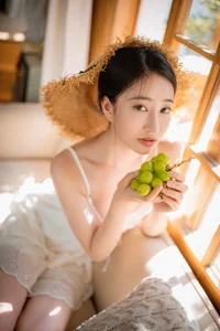 Enchanting Summer Story: Aesthetic Outdoor Portraits by Nian Nian - Dreamy Garden Photography and Light Airy Fashion Inspiration-7