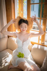 Enchanting Summer Story: Aesthetic Outdoor Portraits by Nian Nian - Dreamy Garden Photography and Light Airy Fashion Inspiration-4