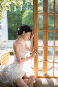 Enchanting Summer Story: Aesthetic Outdoor Portraits by Nian Nian - Dreamy Garden Photography and Light Airy Fashion Inspiration-19