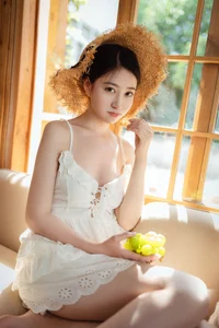 Enchanting Summer Story: Aesthetic Outdoor Portraits by Nian Nian - Dreamy Garden Photography and Light Airy Fashion Inspiration-26